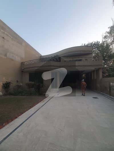 شاہ جمال لاہور میں 4 کمروں کا 1 کنال مکان 3.0 لاکھ میں کرایہ پر دستیاب ہے۔