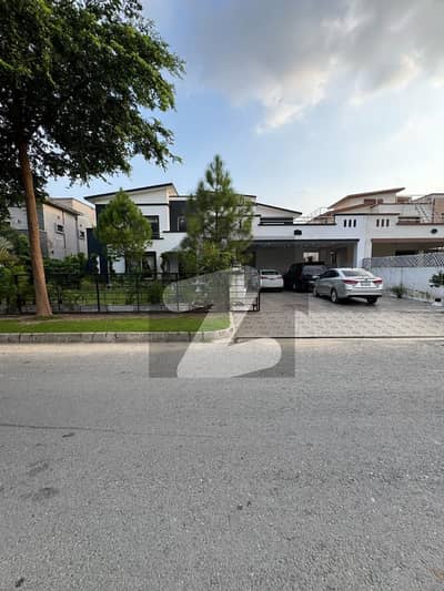 ڈیفینس رایا ڈی ایچ اے ڈیفینس,لاہور میں 7 کمروں کا 2 کنال مکان 42.0 کروڑ میں برائے فروخت۔