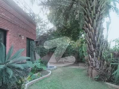 ڈی ایچ اے فیز 4 ڈیفنس (ڈی ایچ اے),لاہور میں 4 کمروں کا 1 کنال مکان 2.25 لاکھ میں کرایہ پر دستیاب ہے۔