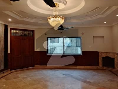 I. 8/3 Triple Storey House For Rent Office Use