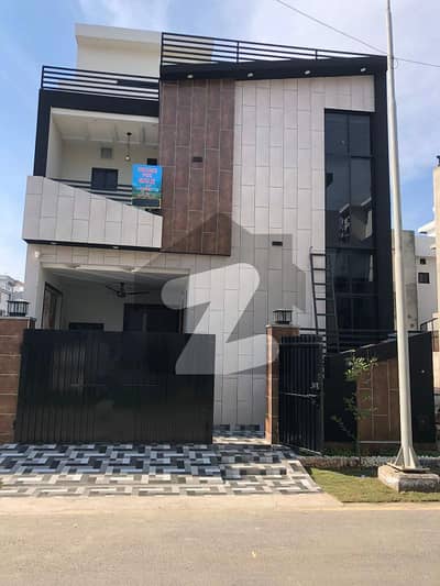 5 Marla Brand New Modern Design Lavish House For Sale In Park View City Lahore | For Discounted Price And Original Pictures Download The App "Signature Lands".