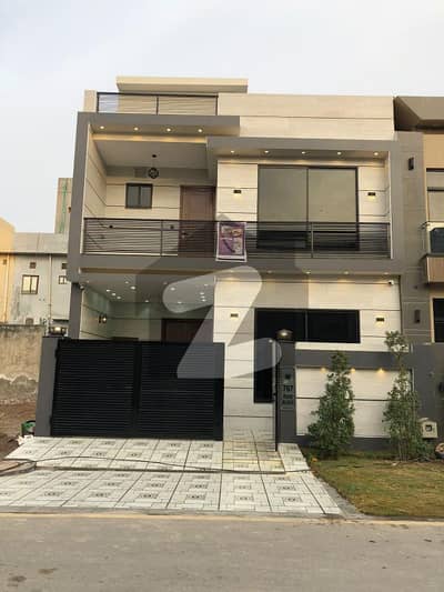 5 Marla Brand New Modern Design Lavish House For Sale In Park View City Lahore | For Discounted Price And Original Pictures Download The App "Signature Lands".