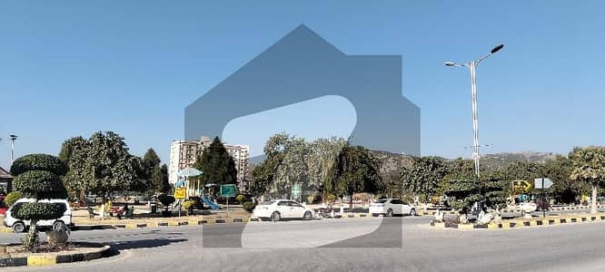 B-17 block A one kanal plot for sale B-17 block A one kanal plot for sale