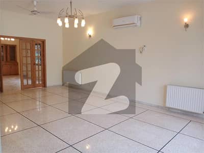 F-8 500 Sq Yard House 05 Bedroom With Attached Bathroom Drawing And Dining TV Lounge Kitchen Solar Also Installed