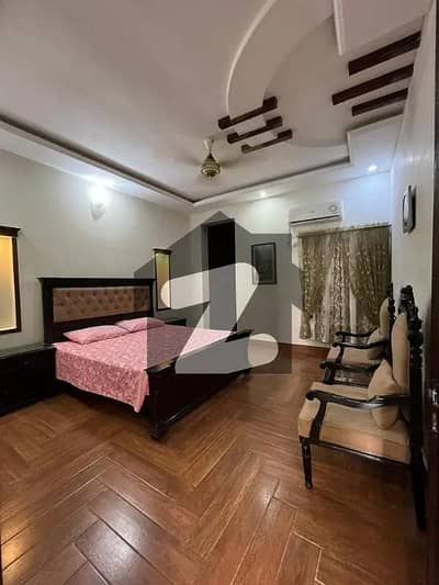 زکریا ٹاؤن ملتان میں 5 کمروں کا 12 مرلہ مکان 2.2 کروڑ میں برائے فروخت۔