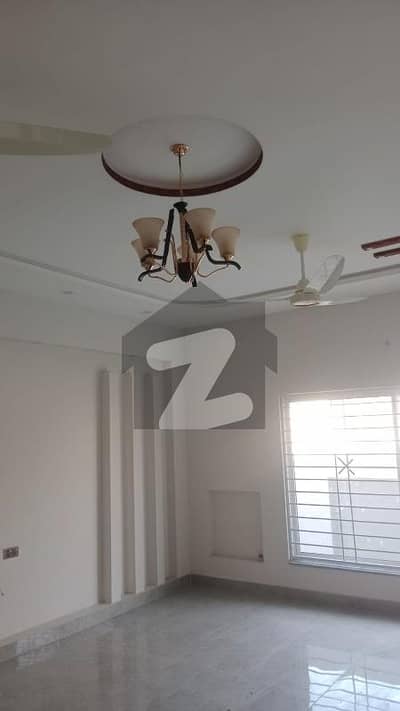 واپڈا سٹی فیصل آباد میں 5 کمروں کا 1 کنال مکان 1.98 لاکھ میں کرایہ پر دستیاب ہے۔