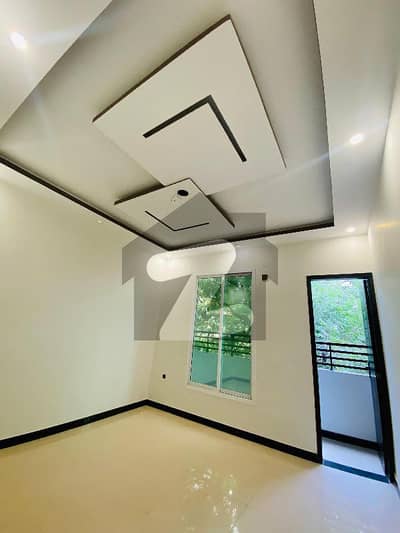 150 SQYARDS | NEW PORTION | FOR SALE | BLOCK J | PORTION | GROUND FLOOR | 3BED DRAWING LOUNGE With Great ventilation no issue of sweet water NORTH NAZAMBAD BLOCK J (DEMAND 1.35)