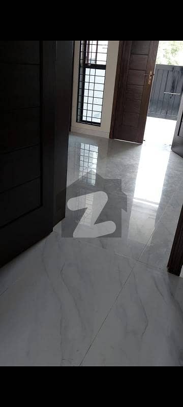 ویلینشیاء ہاؤسنگ سوسائٹی لاہور میں 4 کمروں کا 5 مرلہ مکان 2.6 کروڑ میں برائے فروخت۔