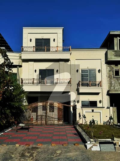 جی ۔ 13 اسلام آباد میں 4 کمروں کا 7 مرلہ مکان 6.9 کروڑ میں برائے فروخت۔