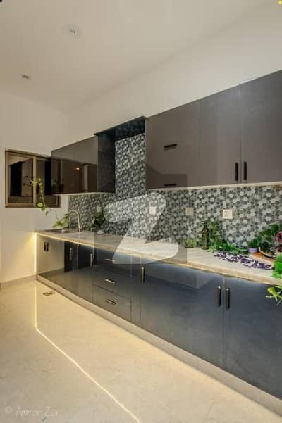 3Bed DDL 125sq yd Villa FOR SALE at ALI BLOCK All amenities nearby including MOSQUE, General Store & Parks