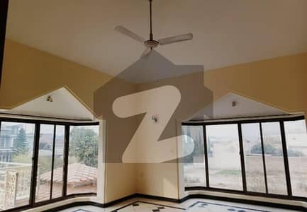 حیات آباد فیز 2 - جی3 حیات آباد فیز 2,حیات آباد,پشاور میں 6 کمروں کا 2 کنال مکان 2.7 لاکھ میں کرایہ پر دستیاب ہے۔