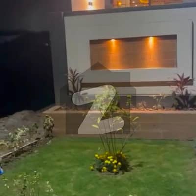 ایل ڈی اے ایوینیو لاہور میں 6 کمروں کا 10 مرلہ مکان 3.45 کروڑ میں برائے فروخت۔