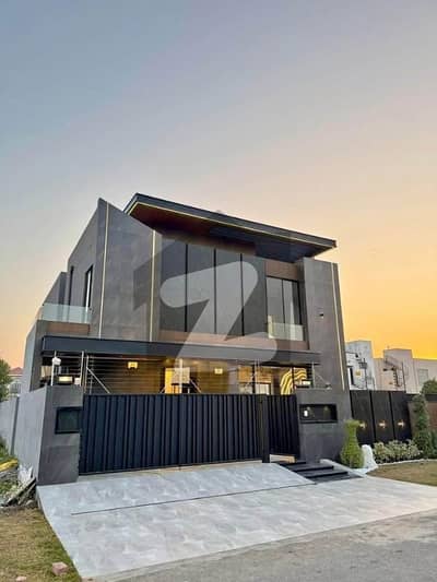 01 KANAL BEAUTIFUL HOUSE FOR RENT IN DHA PHASE 6 HOT LOCATION.