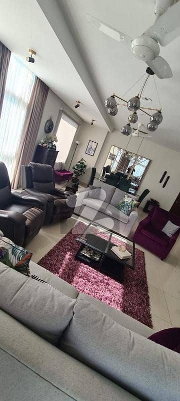 عمار ریف ٹاورز امارکریسنٹ بے,ڈی ایچ اے فیز 8,ڈی ایچ اے ڈیفینس,کراچی میں 3 کمروں کا 10 مرلہ فلیٹ 5.0 لاکھ میں کرایہ پر دستیاب ہے۔