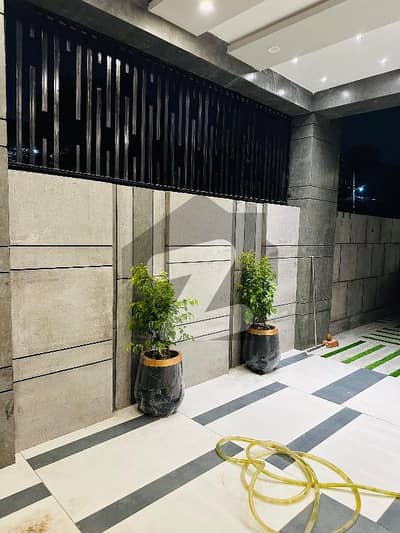 این ایف سی 1 لاہور میں 6 کمروں کا 1 کنال مکان 10.85 کروڑ میں برائے فروخت۔