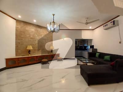 ڈی ایچ اے فیز 2 ڈیفنس (ڈی ایچ اے),لاہور میں 5 کمروں کا 2 کنال مکان 5.7 لاکھ میں کرایہ پر دستیاب ہے۔ ڈی ایچ اے فیز 2 ڈیفنس (ڈی ایچ اے),لاہور میں 5 کمروں کا 2 کنال مکان 5.7 لاکھ میں کرایہ پر دستیاب ہے۔