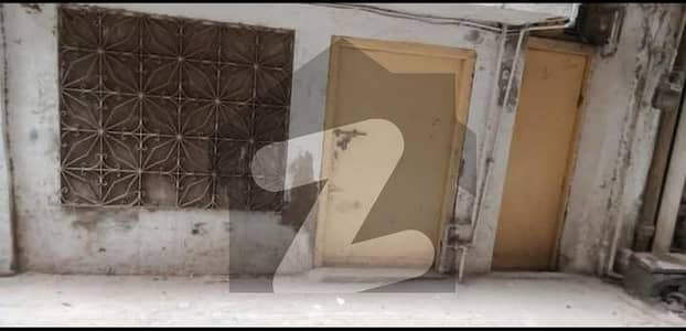 Multi-Unit Commercial Building: 5 Levels with Separate Entrances near Shah Alam Market"