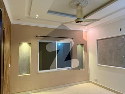 ڈی ایچ اے 9 ٹاؤن ۔ بلاک سی ڈی ایچ اے 9 ٹاؤن,ڈیفنس (ڈی ایچ اے),لاہور میں 3 کمروں کا 5 مرلہ مکان 1.35 لاکھ میں کرایہ پر دستیاب ہے۔