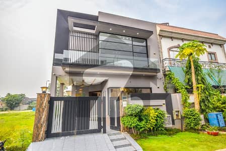 ڈی ایچ اے 9 ٹاؤن ڈیفنس (ڈی ایچ اے),لاہور میں 3 کمروں کا 5 مرلہ مکان 88.0 ہزار میں کرایہ پر دستیاب ہے۔