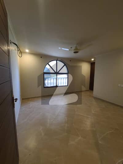 2 BED UNFURNISHED FLAT FOR RENT IN GULBERG GREEN