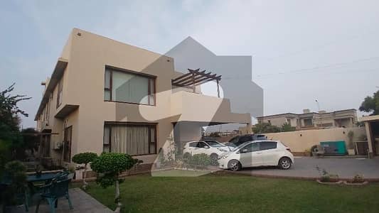 SPACIOUS BUNGALOW |1000 SQYD| FOR SALE IN ZONE A PHASE 8 DHA