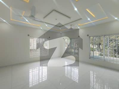 آئی ۔ 8 اسلام آباد میں 3 کمروں کا 1 کنال زیریں پورشن 4.0 لاکھ میں کرایہ پر دستیاب ہے۔