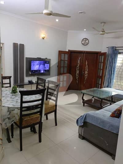 سبزہ زار سکیم لاہور میں 3 کمروں کا 12 مرلہ مکان 1.0 لاکھ میں کرایہ پر دستیاب ہے۔