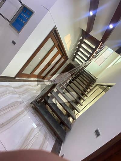 کینال روڈ فیصل آباد میں 5 کمروں کا 1 کنال مکان 3.5 لاکھ میں کرایہ پر دستیاب ہے۔