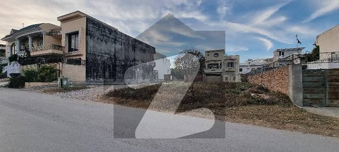 ایف ۔ 11/3 ایف ۔ 11,اسلام آباد میں 10 مرلہ رہائشی پلاٹ 7.0 کروڑ میں برائے فروخت۔