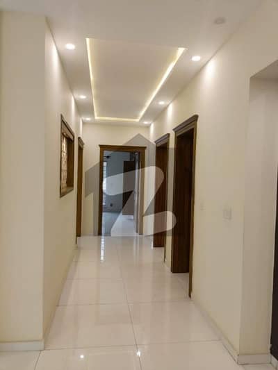 بحریہ ٹاؤن فیز 4 بحریہ ٹاؤن راولپنڈی,راولپنڈی میں 5 کمروں کا 10 مرلہ مکان 3.75 کروڑ میں برائے فروخت۔