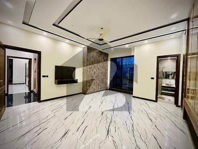 ماڈل ٹاؤن ۔ بلاک کے ماڈل ٹاؤن,لاہور میں 2 کمروں کا 1 کنال زیریں پورشن 1.35 لاکھ میں کرایہ پر دستیاب ہے۔