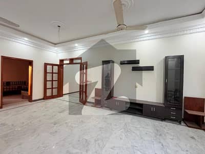 1 kanal Uper Portion 4 bed available for rent