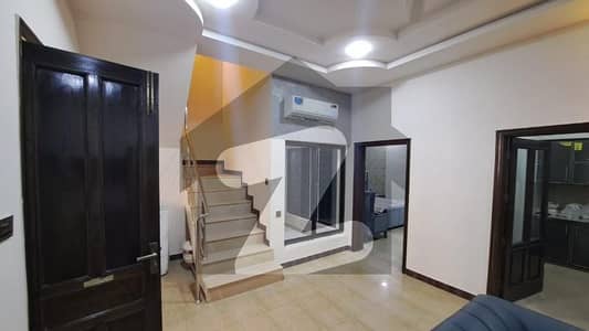 گرین ٹاؤن فیصل آباد میں 6 کمروں کا 12 مرلہ مکان 75.0 ہزار میں کرایہ پر دستیاب ہے۔