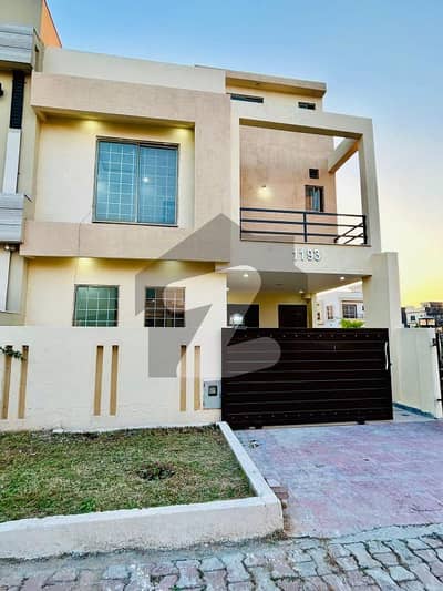 بحریہ ٹاؤن فیز 8 بحریہ ٹاؤن راولپنڈی,راولپنڈی میں 3 کمروں کا 5 مرلہ مکان 1.83 کروڑ میں برائے فروخت۔