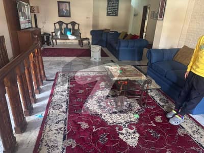 آئی ۔ 8 اسلام آباد میں 6 کمروں کا 10 مرلہ زیریں پورشن 10.0 کروڑ میں برائے فروخت۔