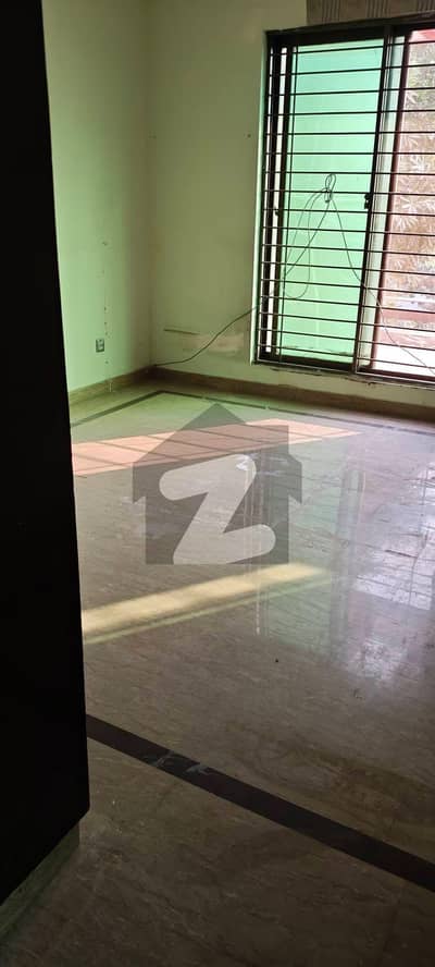 ڈی ایچ اے فیز 5 - بلاک ایل فیز 5,ڈیفنس (ڈی ایچ اے),لاہور میں 4 کمروں کا 10 مرلہ مکان 4.65 کروڑ میں برائے فروخت۔