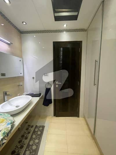 ڈی ایچ اے فیز 5 - بلاک ایل فیز 5,ڈیفنس (ڈی ایچ اے),لاہور میں 4 کمروں کا 8 مرلہ مکان 4.1 کروڑ میں برائے فروخت۔