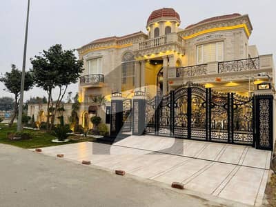 ڈی ایچ اے فیز 8 ڈیفنس (ڈی ایچ اے),لاہور میں 6 کمروں کا 1 کنال مکان 14.5 کروڑ میں برائے فروخت۔