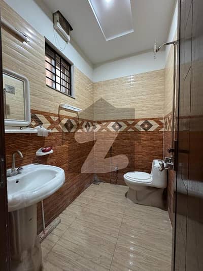 ایم پی سی ایچ ایس - بلاک ای ایم پی سی ایچ ایس ۔ ملٹی گارڈنز,بی ۔ 17,اسلام آباد میں 4 کمروں کا 8 مرلہ مکان 2.69 کروڑ میں برائے فروخت۔