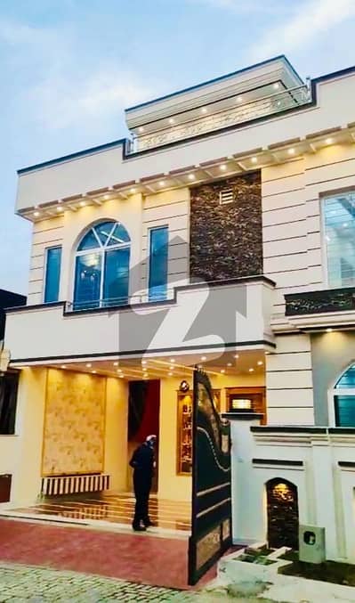 Live the Corner House Lifestyle Space, Light & Status