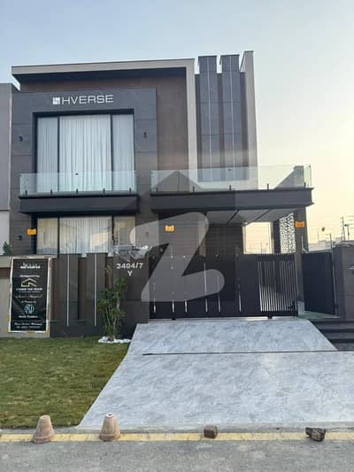 ڈی ایچ اے فیز 7 - بلاک وائے فیز 7,ڈیفنس (ڈی ایچ اے),لاہور میں 4 کمروں کا 10 مرلہ مکان 5.5 کروڑ میں برائے فروخت۔