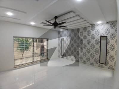 ویلینشیاء ہاؤسنگ سوسائٹی لاہور میں 5 کمروں کا 1 کنال مکان 7.8 کروڑ میں برائے فروخت۔