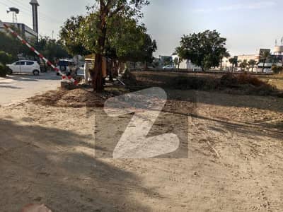 TIP PH2 CORNER FACING PARK PLOT BRAY FROKHAT / MAIN KI BACK CORNER PLOT FOR SALE