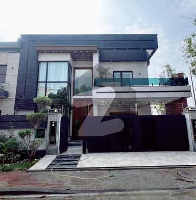 بحریہ ٹاؤن فیز 3 بحریہ ٹاؤن راولپنڈی,راولپنڈی میں 5 کمروں کا 10 مرلہ مکان 4.6 کروڑ میں برائے فروخت۔