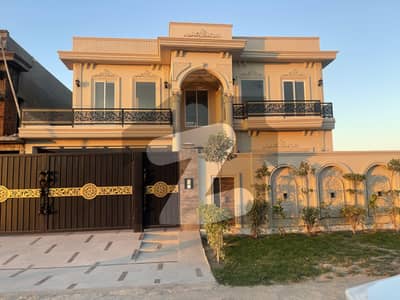 ڈی ایچ اے فیز 1 ۔ سیکٹر ایچ ڈی ایچ اے فیز 1,ڈی ایچ اے ڈیفینس,ملتان میں 5 کمروں کا 1 کنال مکان 5.0 کروڑ میں برائے فروخت۔