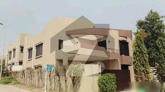 نیوی ہاؤسنگ سکیم کارساز کراچی میں 5 کمروں کا 14 مرلہ مکان 18.0 کروڑ میں برائے فروخت۔