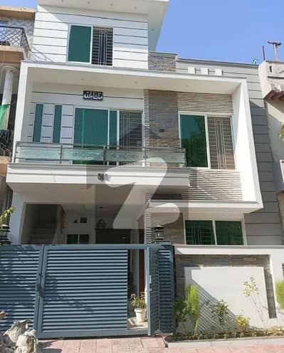 جی ۔ 11 اسلام آباد میں 5 کمروں کا 5 مرلہ مکان 5.75 کروڑ میں برائے فروخت۔