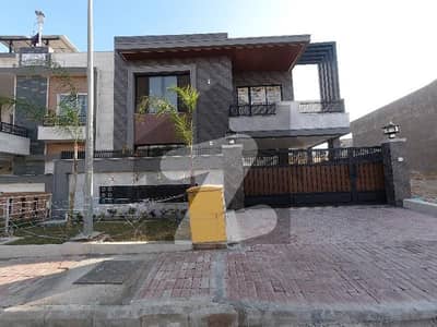 بحریہ ٹاؤن فیز 7 بحریہ ٹاؤن راولپنڈی,راولپنڈی میں 5 کمروں کا 11 مرلہ مکان 5.9 کروڑ میں برائے فروخت۔