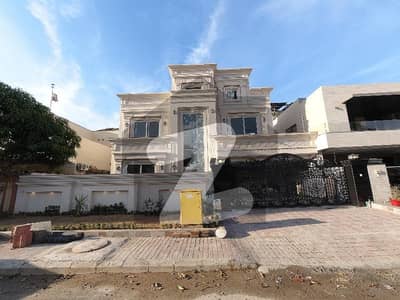 بحریہ ٹاؤن فیز 8 بحریہ ٹاؤن راولپنڈی,راولپنڈی میں 7 کمروں کا 1 کنال مکان 9.5 کروڑ میں برائے فروخت۔