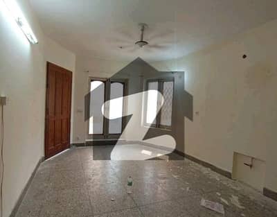 آئی ۔ 8/4 آئی ۔ 8,اسلام آباد میں 5 کمروں کا 14 مرلہ مکان 11.5 کروڑ میں برائے فروخت۔